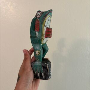 Hand Painted Balsa?? Carved Wood Green Frog